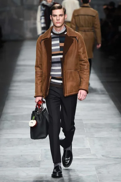 Look 7